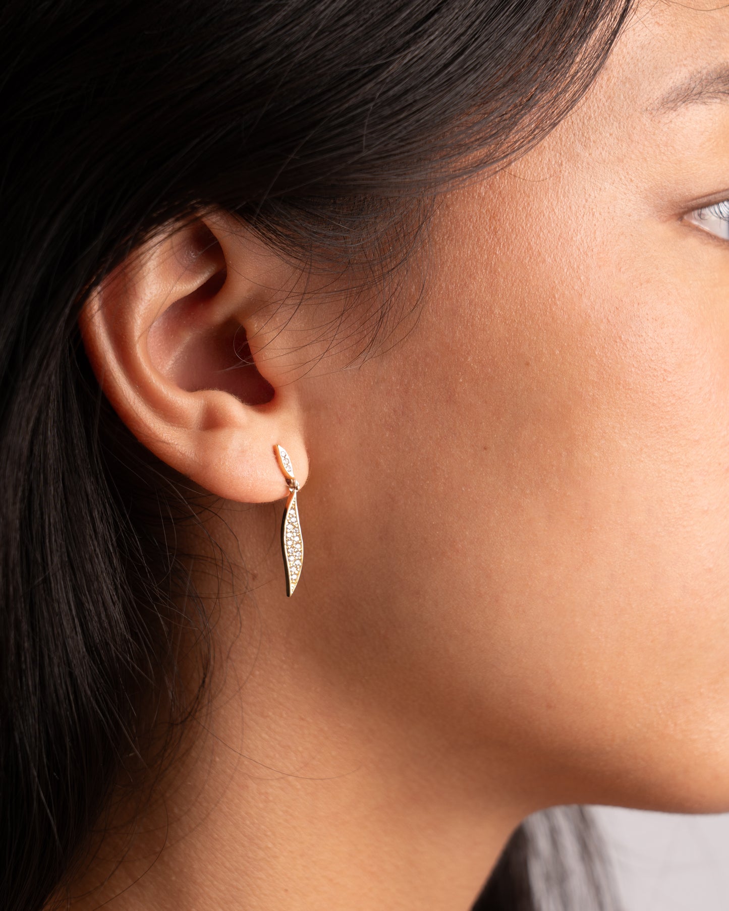 Aretes Colgantes Oro Amarillo 18K con Circones