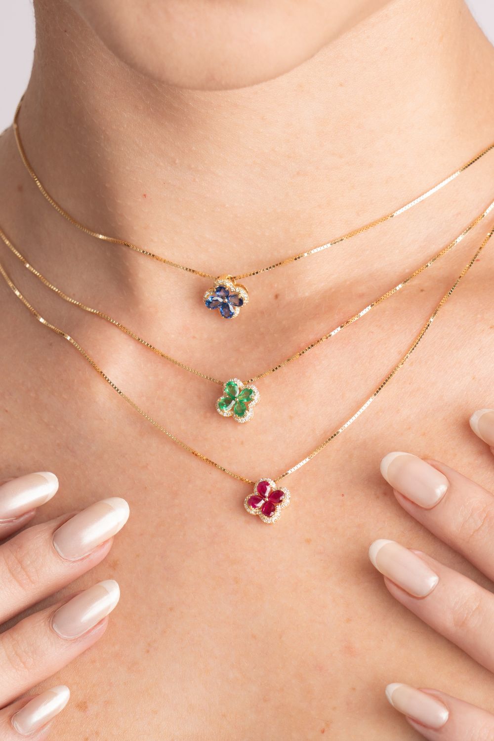 Dije Flor Oro 18K con Rubíes y Brillantes + Cadena Oro 18K 45cm