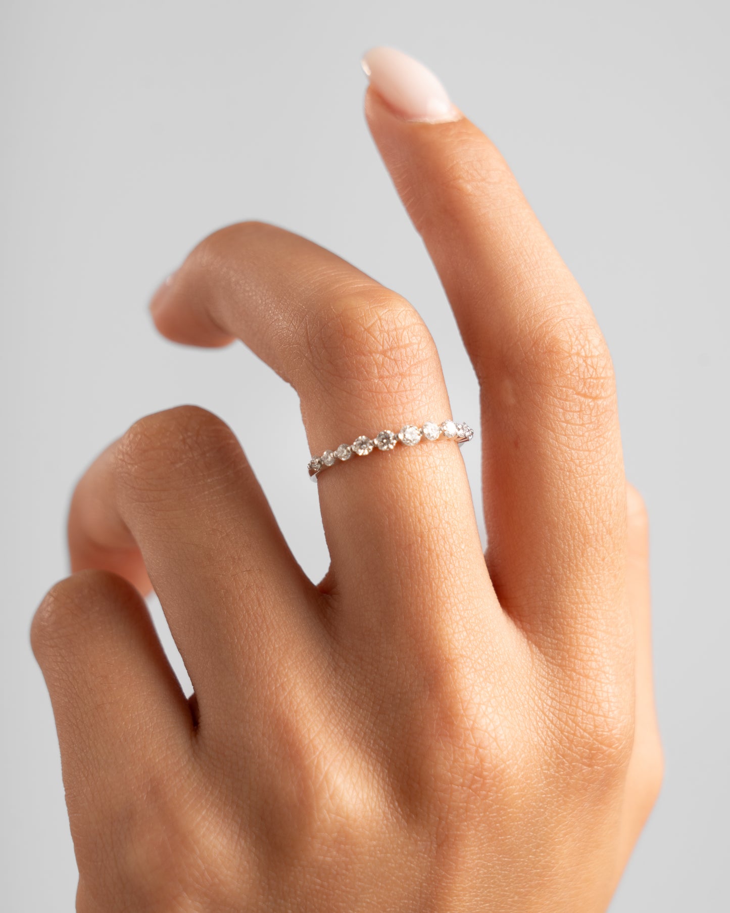 Medio Riviere Oro Blanco 18K con Brillantes