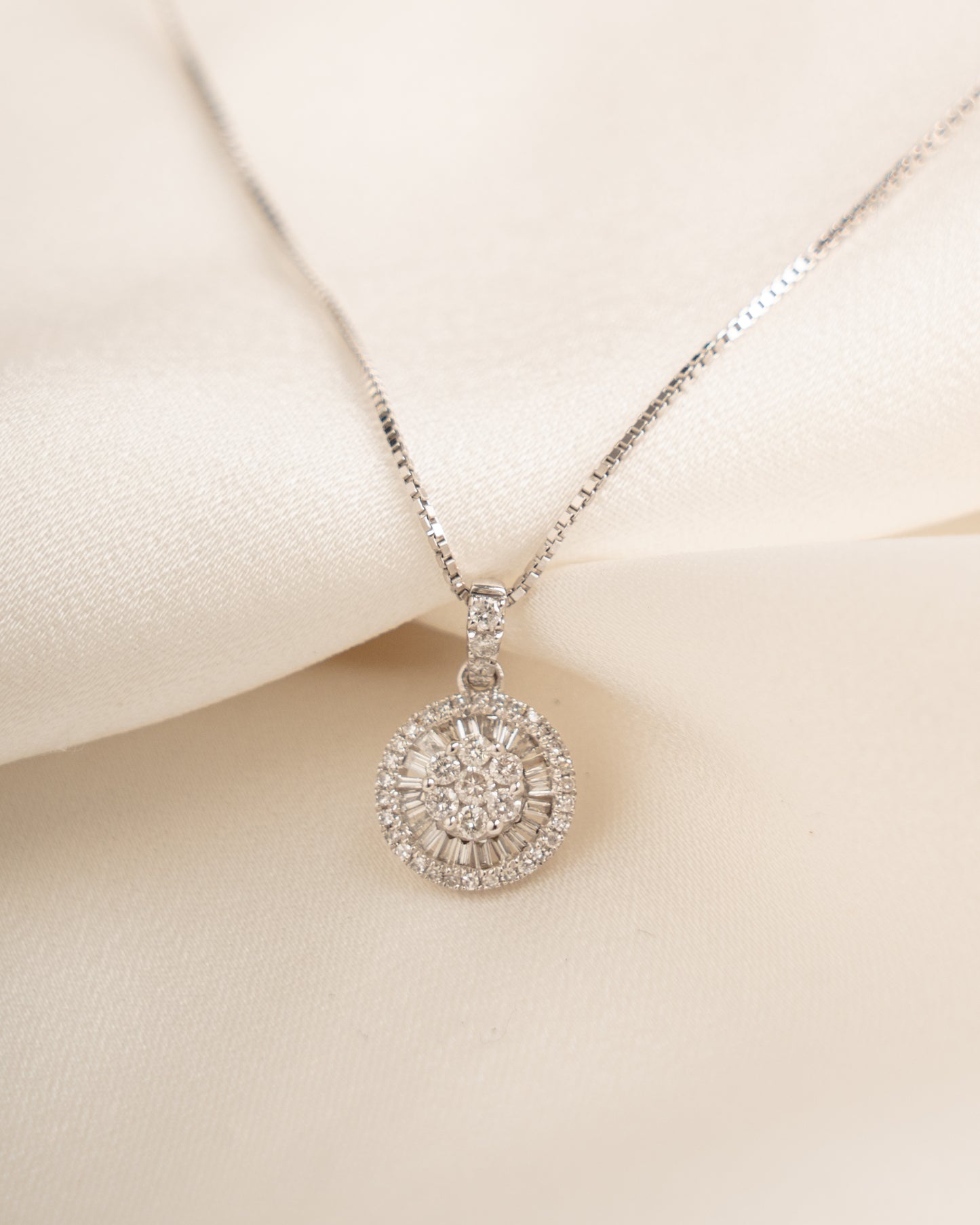 Dije Roseta Oro Blanco 18K + Cadena Oro Blanco 18K 45cm