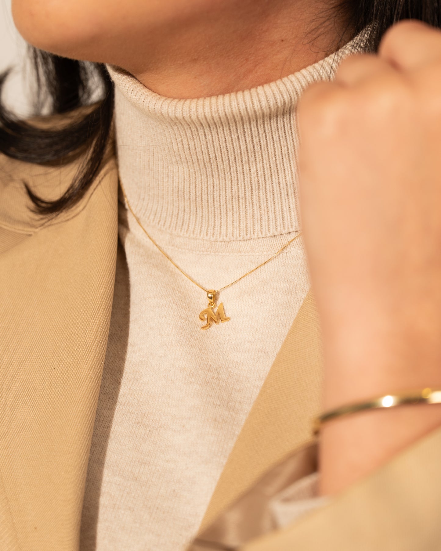 Dije M Inicial Oro Amarillo 18K