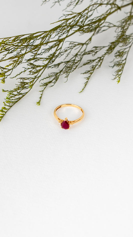 Anillo Oro 18K con Rubi y Brillantes