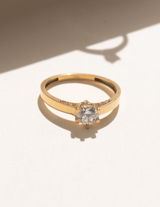 Anillo de Comprimiso Oro Amarillo 18K con Circon
