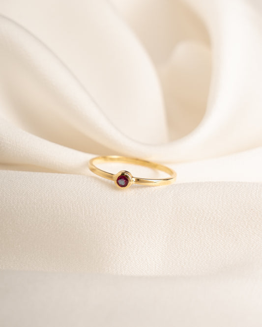 Anillo Biselado Oro 18k con Rubí
