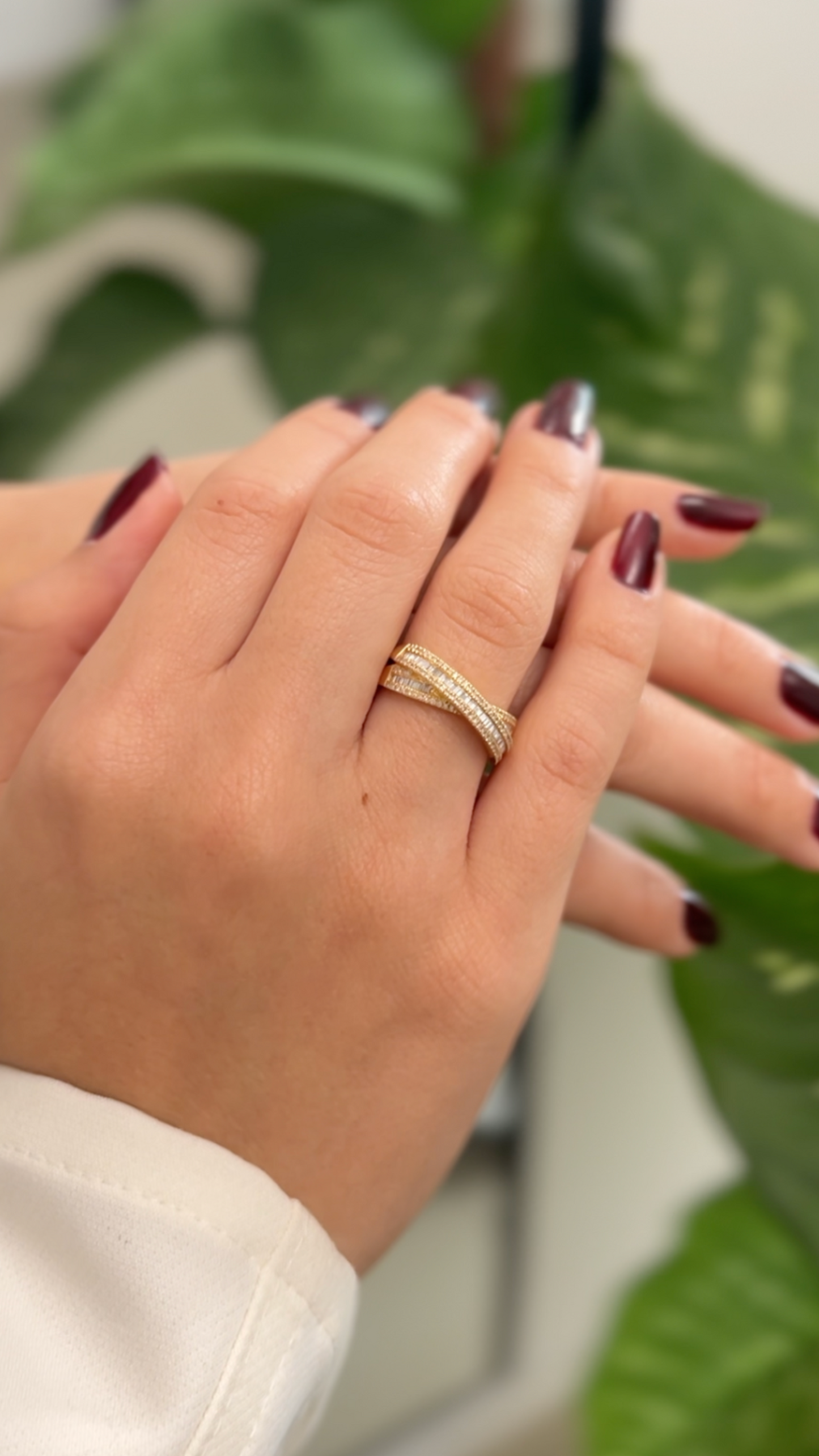 Anillo Entrelazado Oro 18K con Brillantes
